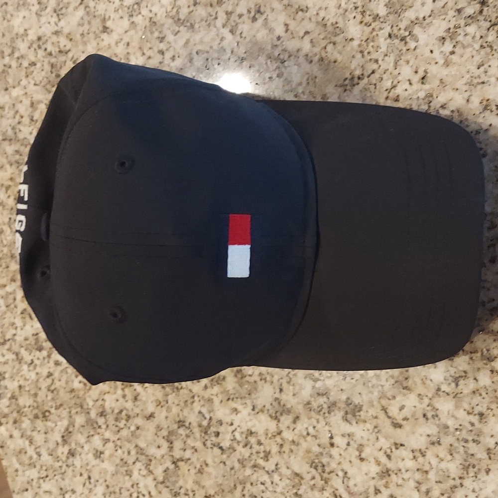 Tommy Hilfiger hat